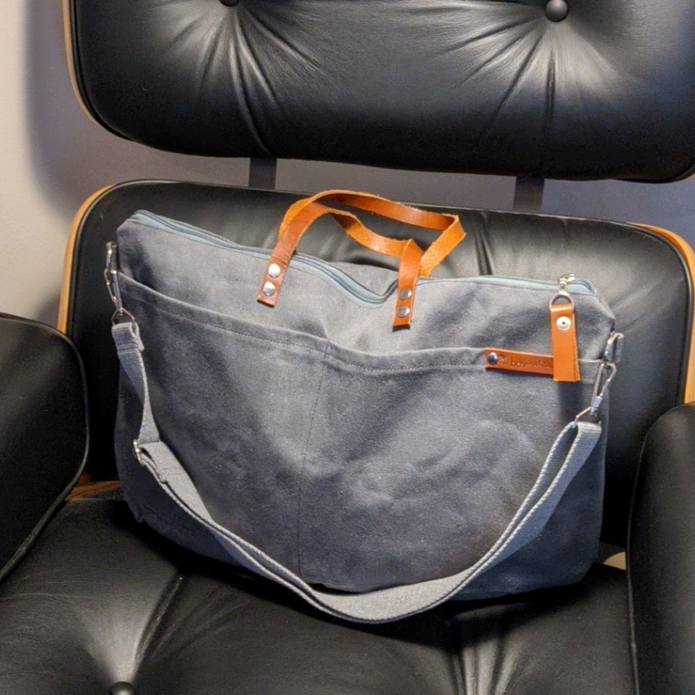 Bayanhippo Canvas and leather commuter bag